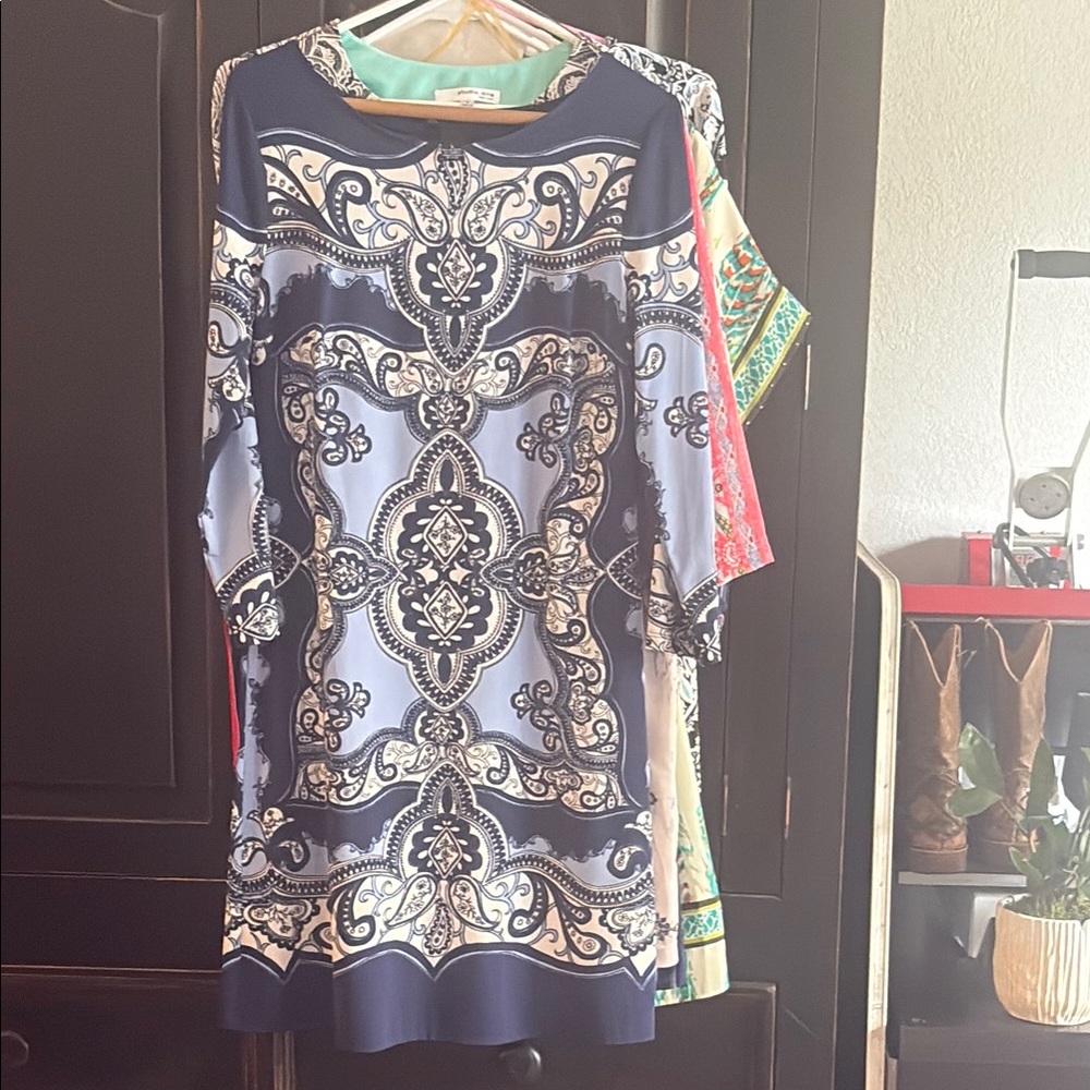 Elegant Navy and White Patterned Women's Top